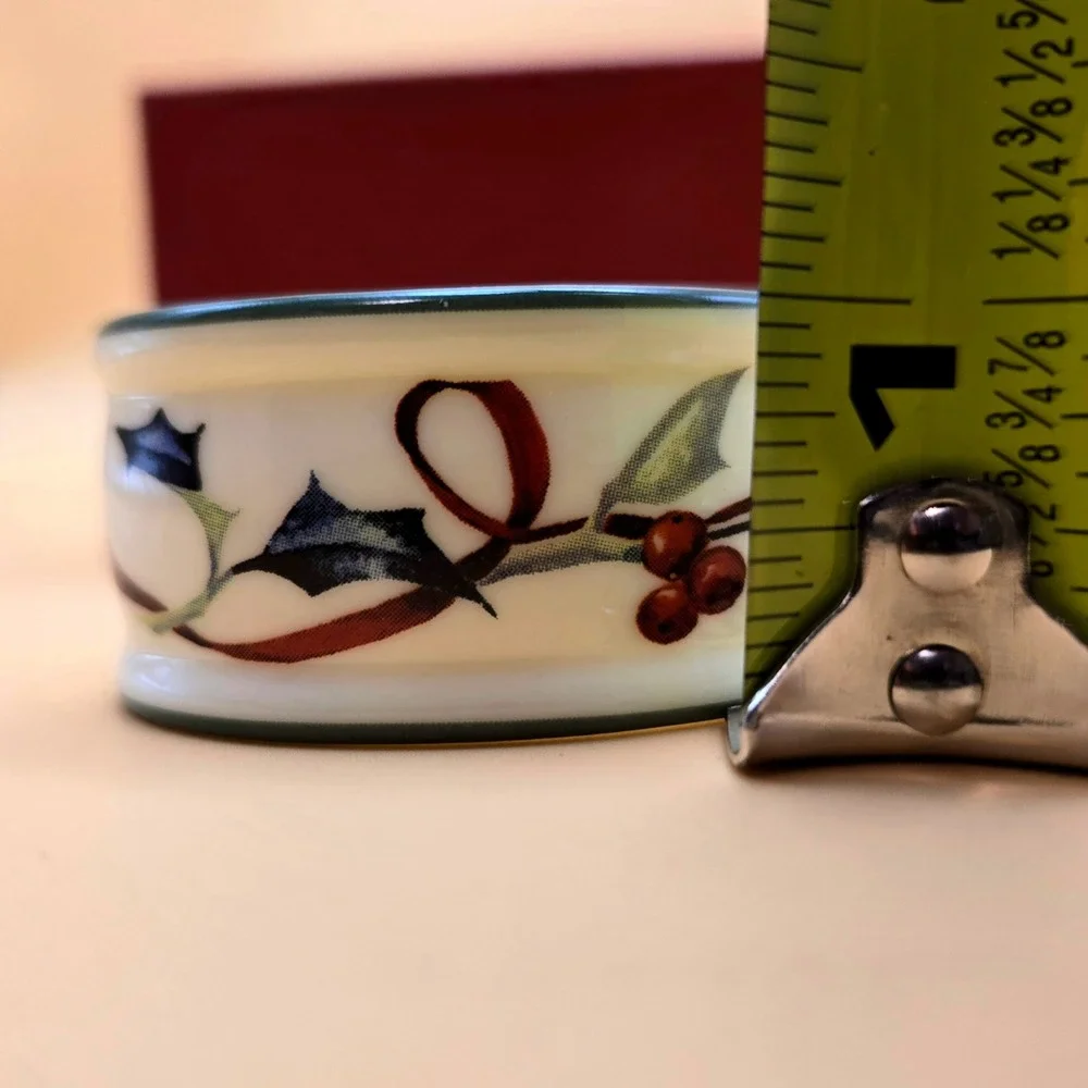 Lenox Winter Greetings Everyday Napkin‎ Rings Set of 4 Holly Berries Ivory China